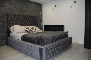 Self contained studio apartment in Burley, Leeds